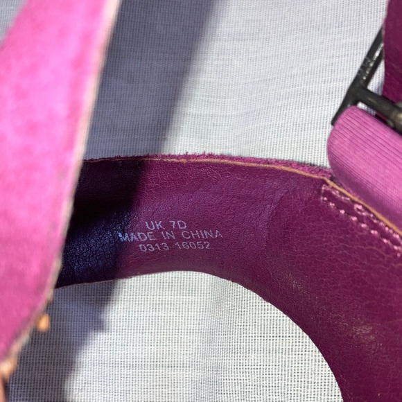 Clark’s women’s size 7 purple Wedge Sandals with Patterned Heel - Picture 12 of 16